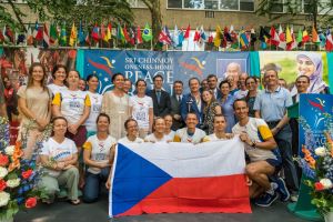 PAVEL ŠPORCL PŘEVZAL V NEW YORKU VÝZNAMNÉ OCENĚNÍ SRI CHINMOY TORCH BEARER AWARD